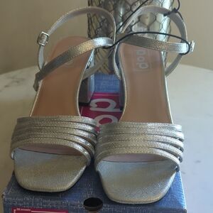 Pop Women's Metallic Silver Sandals